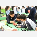 水果電子琴實驗室：學生學習基礎電路原理，創作屬於自己的水果交響曲，把日常水果變身電子琴鍵！