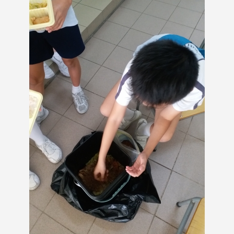 收集廚餘 (2)